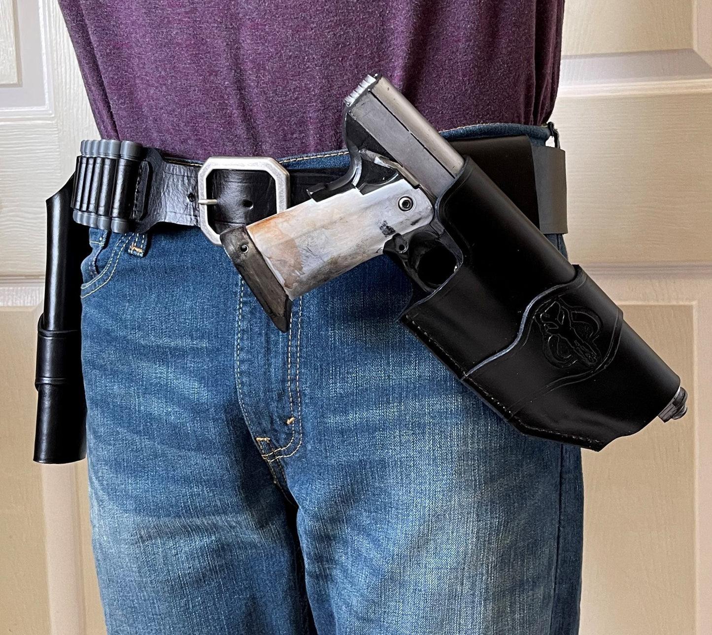 Westar 35 Mandalorian Belt & Double Holster w/ Mythosaur Skull Stamp